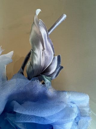 Spilla fiore seta blu