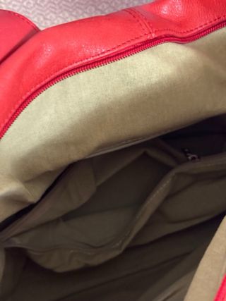 Borsa in pelle rossa con manici marroni