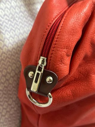 Borsa in pelle rossa con manici marroni