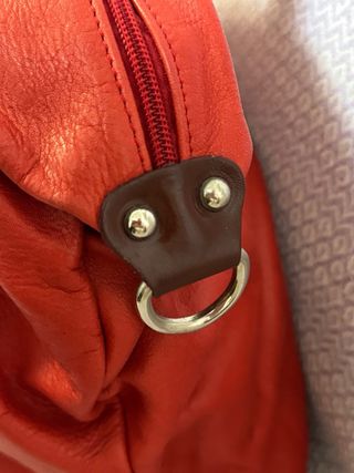 Borsa in pelle rossa con manici marroni