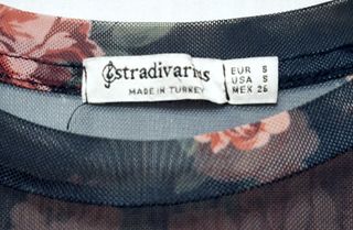 Maglia Stradivarius nera con fiori