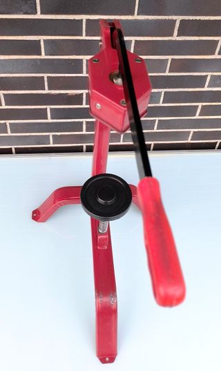 Encorchadora de pie manual para botellas. Vintage