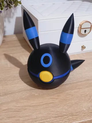 Poké Ball Umbreon Shiny que se abre
