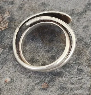 Anillo de plata diseño moderno