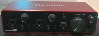 Focusrite Scarlett 2i2 Interfaz