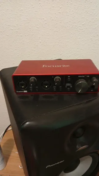 Focusrite Scarlett 2i2 Interfaz