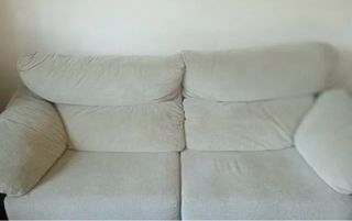 Sofá de tela beige y negro