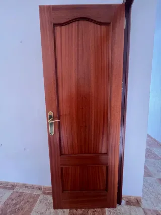 Puerta madera maciza con cristaleras 72 cm