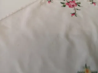 Mantel de tela bordado