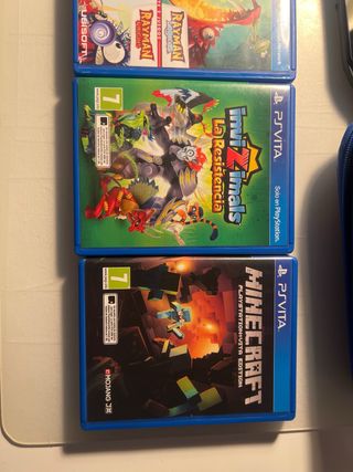 PS Vita + Funda Consola y Juegos