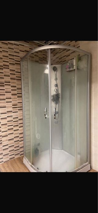 Cabina de ducha de esquina casi nueva