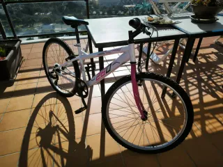 Bicicleta infantil niña blanca y rosa