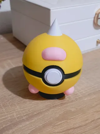 Pokéball Weedle que se abre