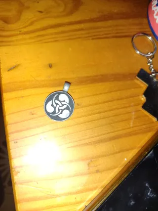 Colgante celta plateado y negro