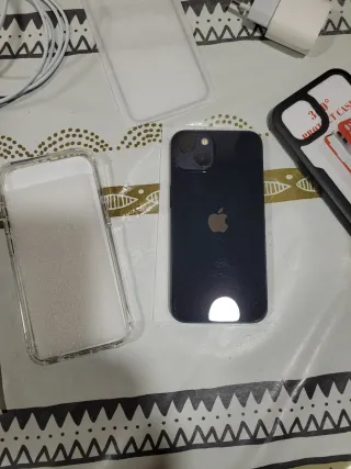 iPhone 13 Nero con Caricatore e Custodia