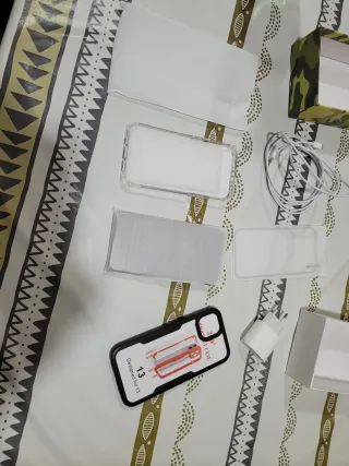 iPhone 13 Nero con Caricatore e Custodia