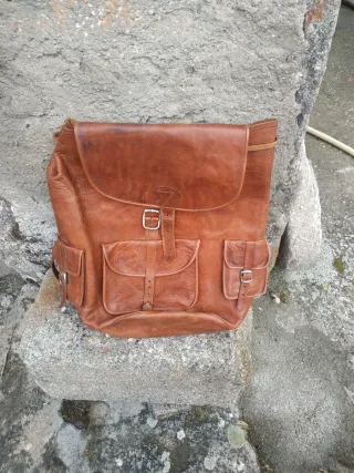 Mochila de cuero marrón
