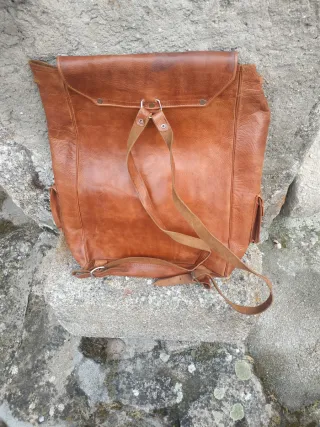 Mochila de cuero marrón