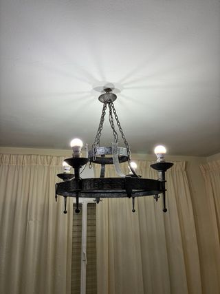 Lámpara de hierro forjado estilo rústico