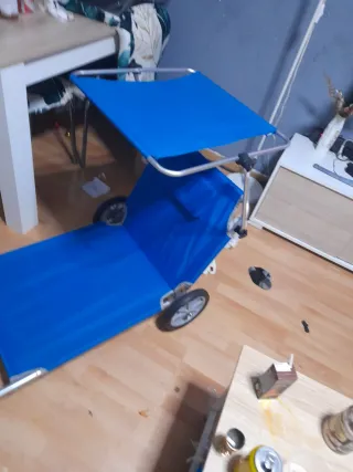 Hamaca de playa azul con ruedas