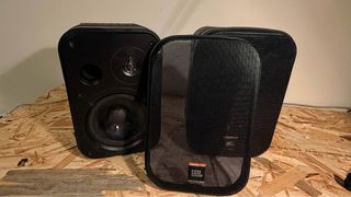 Par de Colunas JBL Control 1 Pro