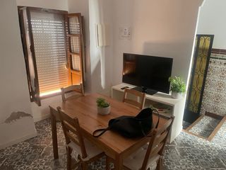 se alquila habitación o piso compartido