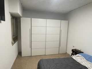 se alquila habitación o piso compartido