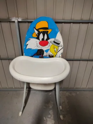 Trona de bebé con funda de personaje