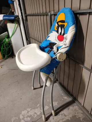 Trona de bebé con funda de personaje