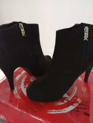 Botines tacón Xti negros