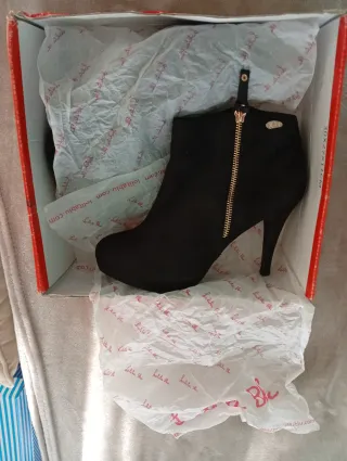 Botines tacón Xti negros