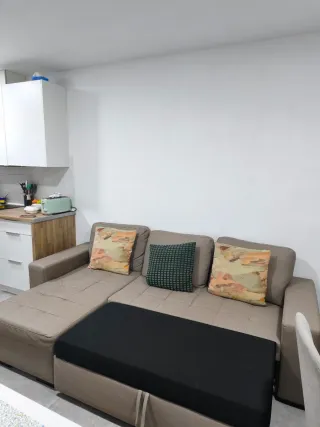 Sofá cama beige y verde