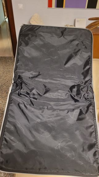 Maleta portatrajes Samsonite con ruedas gris