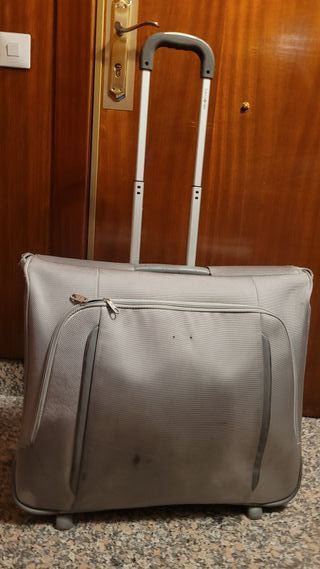 Maleta portatrajes Samsonite con ruedas gris