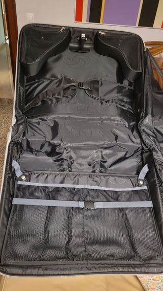 Maleta portatrajes Samsonite con ruedas gris