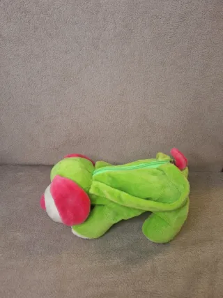 Peluches bolsos perro verde y gato blanco