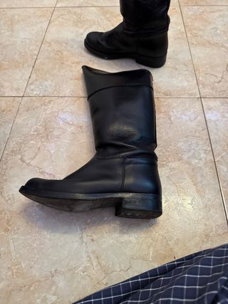 Botas altas negras de cuero