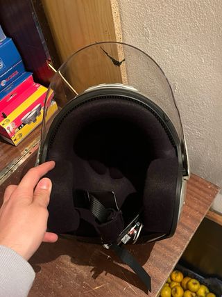 Casco de moto plateado LEVIOR