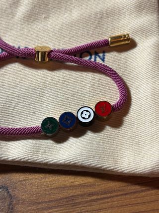 Pulsera Louis Vuitton Cordón Morado Charms