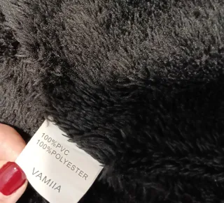 Cazadora de pelo negra