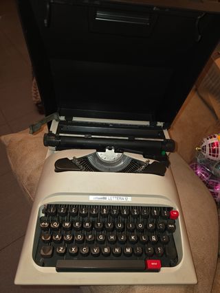 Máquina de escribir Olivetti Lettera 12