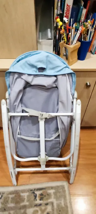 Mecedora-cuna plegable gris y azul