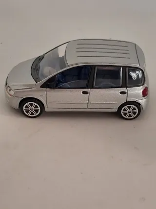 Fiat Multipla 2006 2a serie Majorette scala 1:43.
