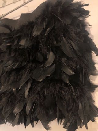 Falda mini Stradivarius plumas negra