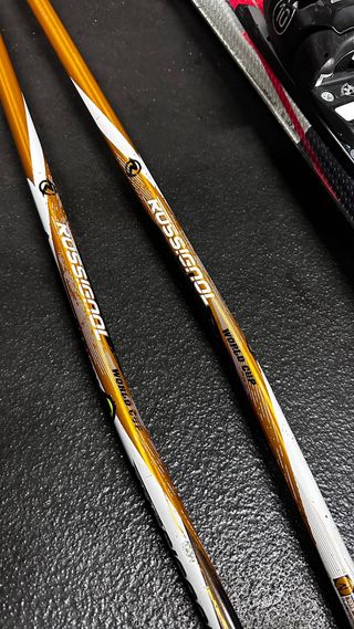 Esquís Elan MAG 70 con bastones