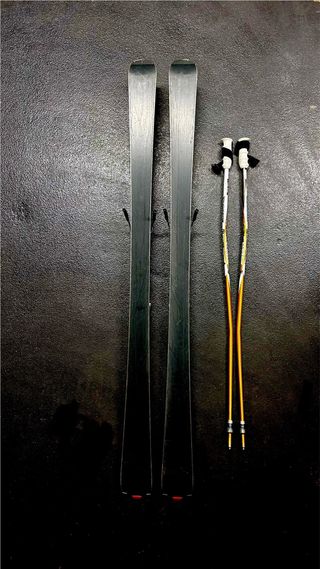 Esquís Elan MAG 70 con bastones