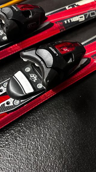 Esquís Elan MAG 70 con bastones