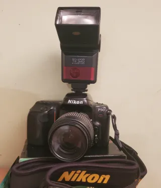 Cámara Nikon F50+3 Lentes+Flash (+2 objetivos*)
