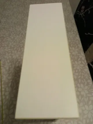 Cajón de madera blanco