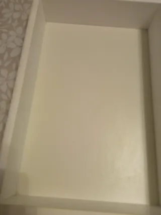 Cajón de madera blanco